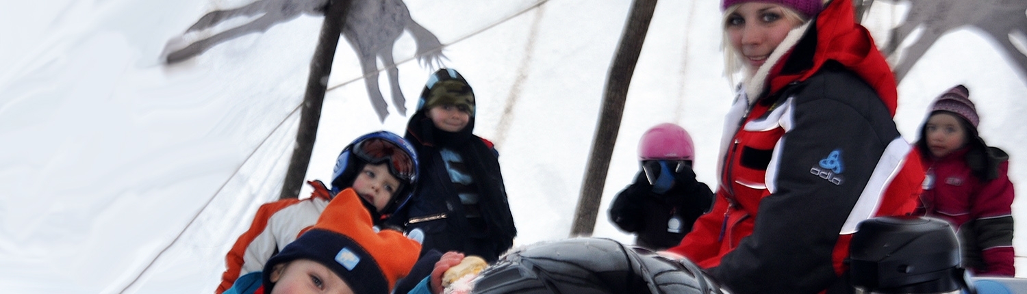 Skifahren lernen in Bayern - Kinder mit Skilehrerin